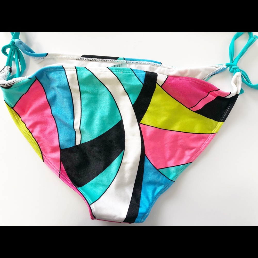 Bikini - Picture 6 of 6